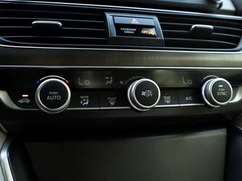 Used 2018 Honda Accord LX image 32