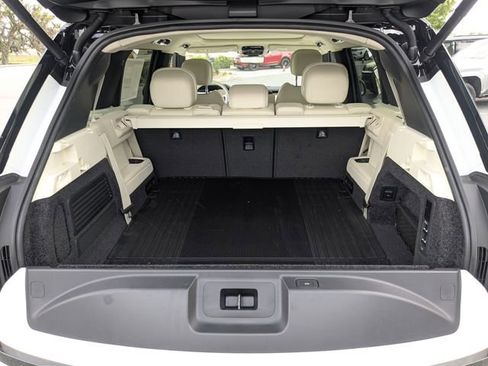 New 2026 Land Rover Range Rover Long Wheelbase SE AWD/4WD image 11