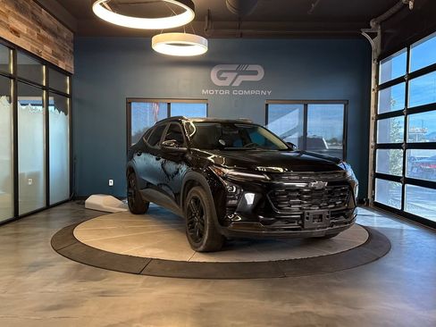 Used 2024 Chevrolet Trax ACTIV w/ Sunroof Package FWD image 1