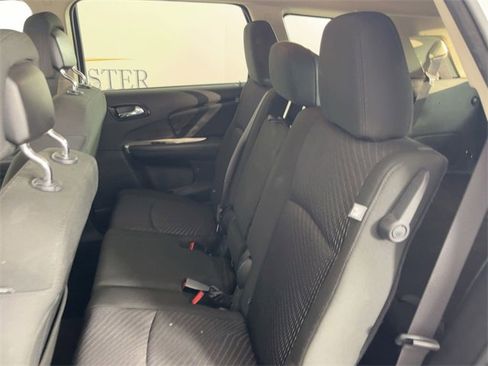 Used 2019 Dodge Journey SE image 22