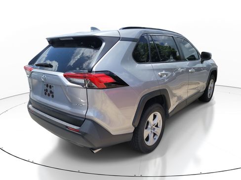 Used 2019 Toyota RAV4 XLE FWD image 7
