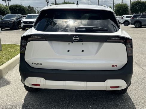 New 2026 Nissan Kicks SR FWD image 8