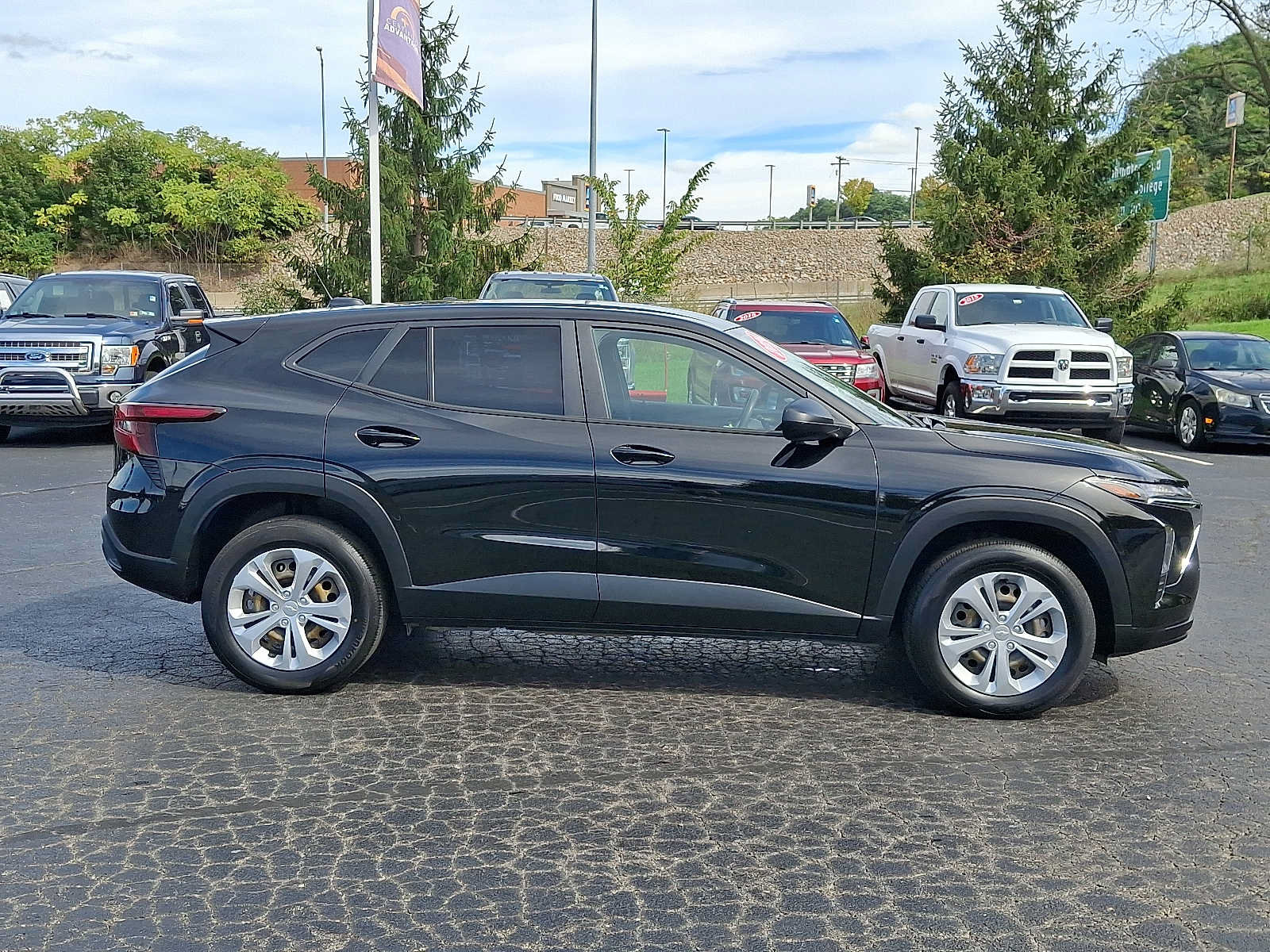 Used 2024 Chevrolet Trax LS FWD image 7