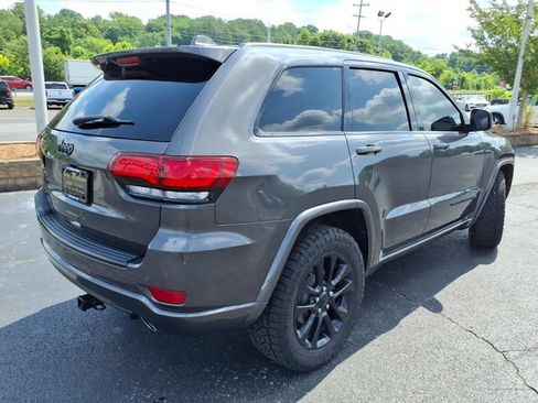 Used 2018 Jeep Grand Cherokee Altitude AWD/4WD image 14
