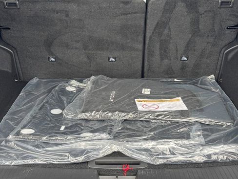 Used 2025 Nissan Rogue SV image 4