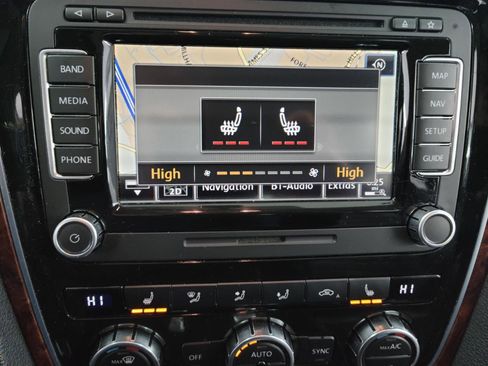 Used 2013 Volkswagen Passat 2.5 SEL Premium image 16