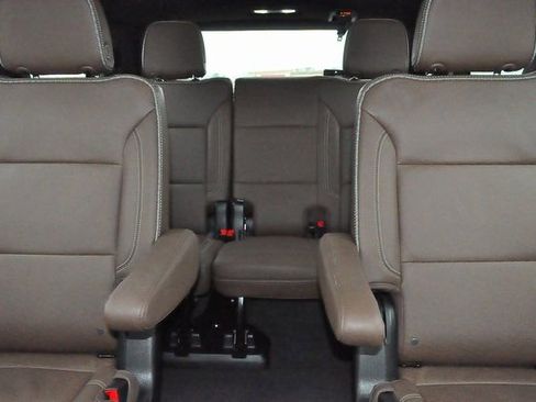 Used 2023 Chevrolet Tahoe High Country image 13