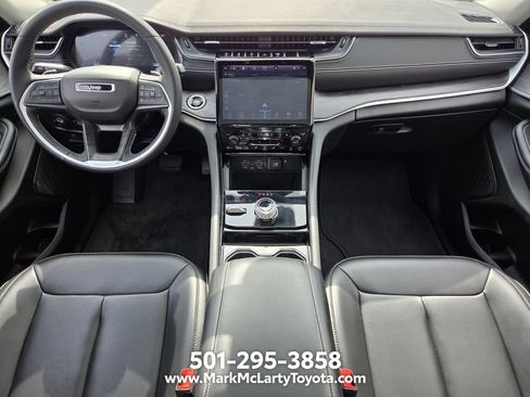 Used 2023 Jeep Grand Cherokee Limited AWD/4WD image 12