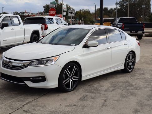 Used 2017 Honda Accord Sport image 4