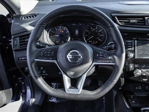 Used 2020 Nissan Rogue SL w/ Premium Package image 13