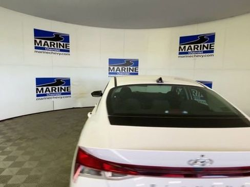 Used 2023 Hyundai Elantra SEL w/ Convenience Package image 8