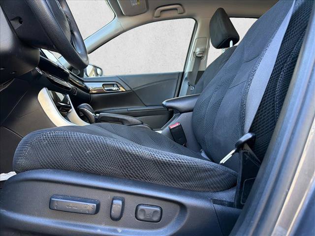 Used 2017 Honda Accord EX image 12