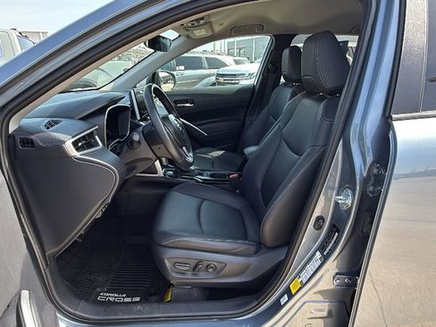 Certified 2025 Toyota Corolla Cross XLE image 10