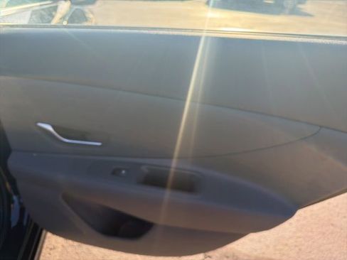 Used 2025 Hyundai Elantra SEL FWD image 28