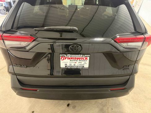 Used 2021 Toyota RAV4 XLE w/ Convenience Package AWD/4WD image 16