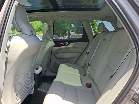 Used 2025 Volvo XC60 T8 Ultra w/ Climate Package AWD/4WD image 9