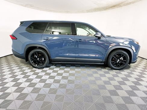 Used 2024 Toyota Grand Highlander Platinum image 2