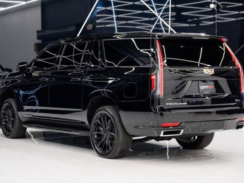 Used 2024 Cadillac Escalade ESV Premium Luxury image 12