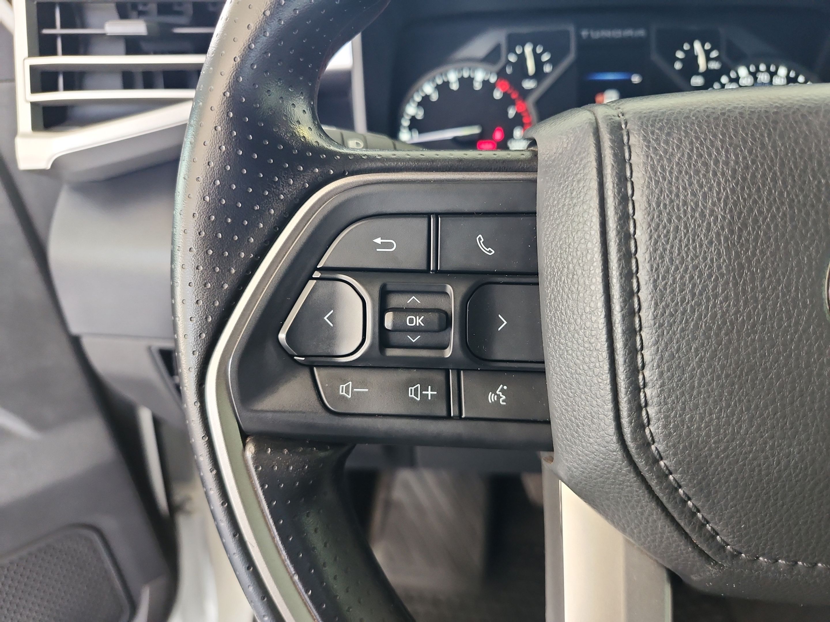 Used 2025 Toyota Tundra SR5 AWD/4WD image 13