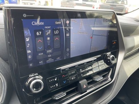 Used 2022 Toyota Highlander Platinum image 17