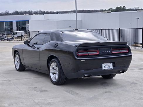 Used 2023 Dodge Challenger SXT image 6