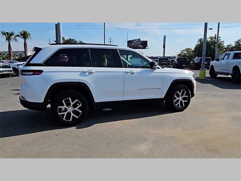 Used 2024 Jeep Grand Cherokee Limited w/ Luxury Tech Group II image 36