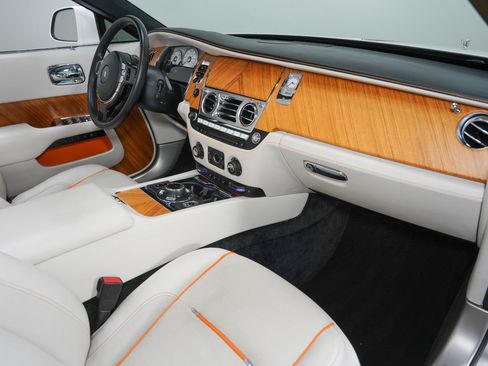 Used 2017 Rolls-Royce Dawn RWD image 27