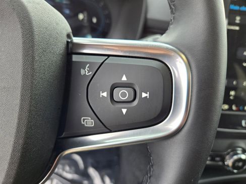 Used 2025 Volvo XC40 B5 Plus image 16