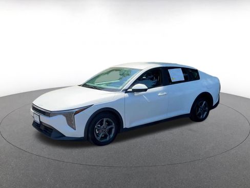Used 2025 Kia K4 LXS image 8