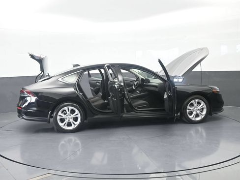 Used 2025 Honda Accord LX image 71