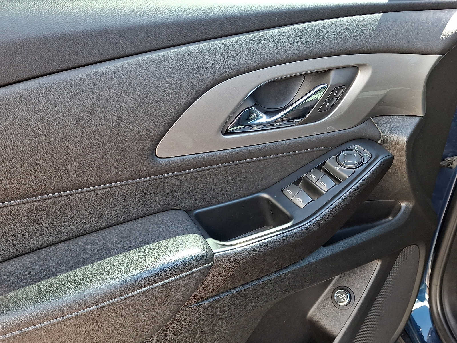 Used 2023 Chevrolet Traverse LT w/ LPO, Floor Liner Package AWD/4WD image 13