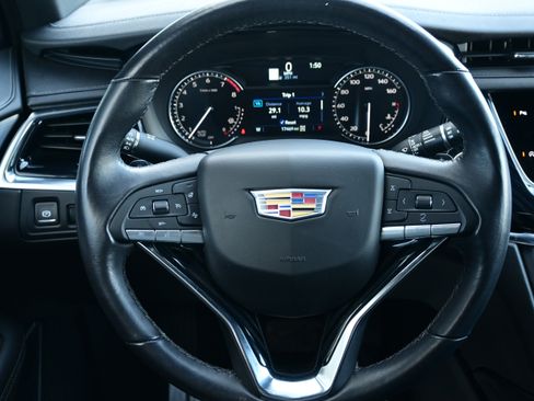 Used 2025 Cadillac XT6 Premium Luxury image 22