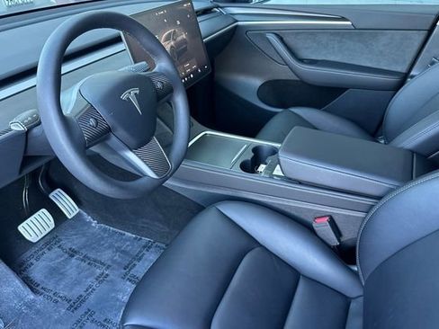 Used 2024 Tesla Model Y Performance image 11