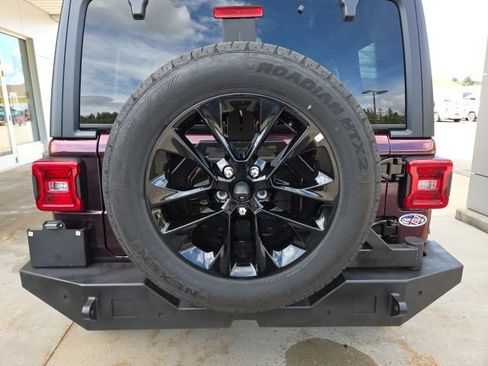 Used 2024 Jeep Wrangler Unlimited Sahara w/ Technology Group AWD/4WD image 71