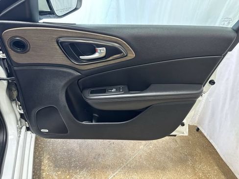 Used 2016 Chrysler 200 C w/ Premium Group FWD image 27
