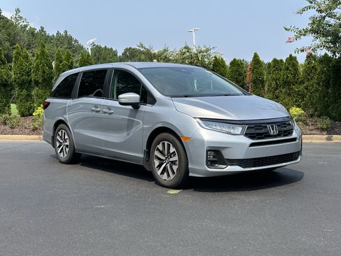 Used 2026 Honda Odyssey EX-L image 2