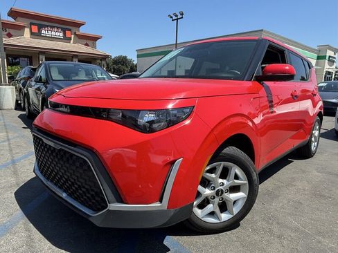 Used 2023 Kia Soul LX w/ LX Technology Package FWD image 1