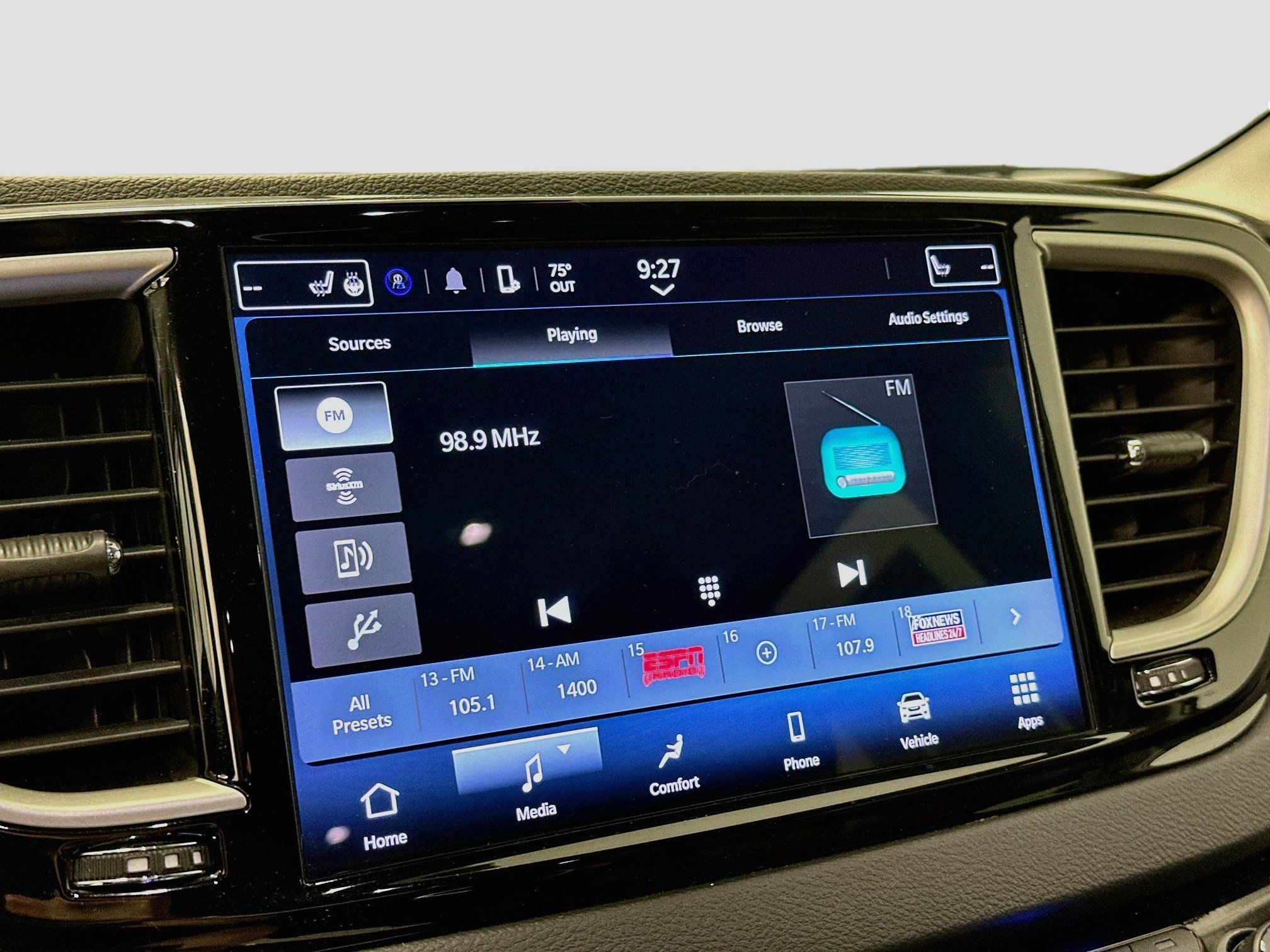 Used 2024 Chrysler Pacifica Touring-L FWD image 21