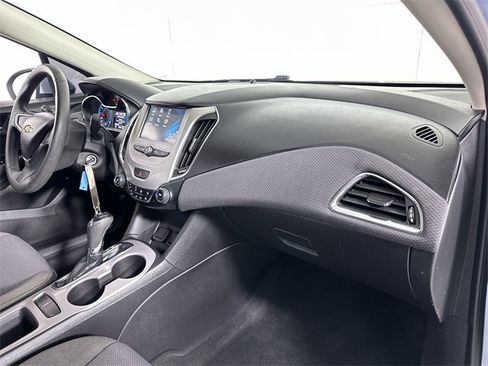 Used 2018 Chevrolet Cruze LS image 30
