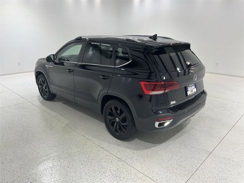 Used 2022 Volkswagen Taos SE image 6
