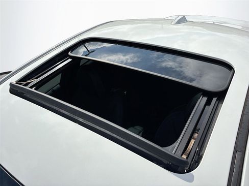 Used 2024 BMW 230i Coupe w/ Convenience Package image 25