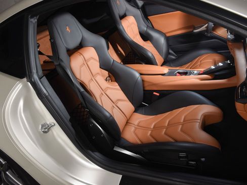 Used 2014 Ferrari F12 Berlinetta RWD image 18