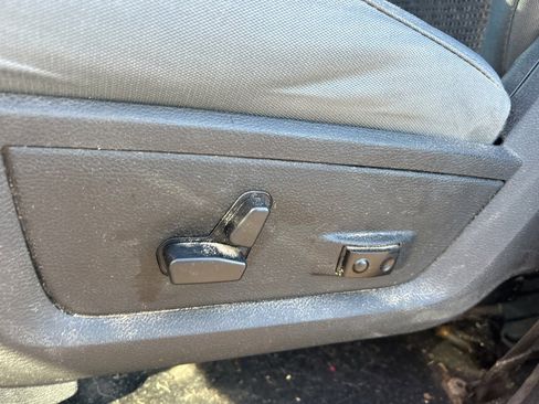 Used 2018 RAM 1500 SLT image 9