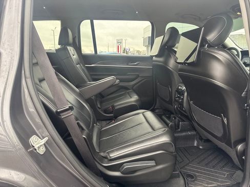 Used 2023 Jeep Grand Cherokee L Limited w/ Luxury Tech Group II image 14