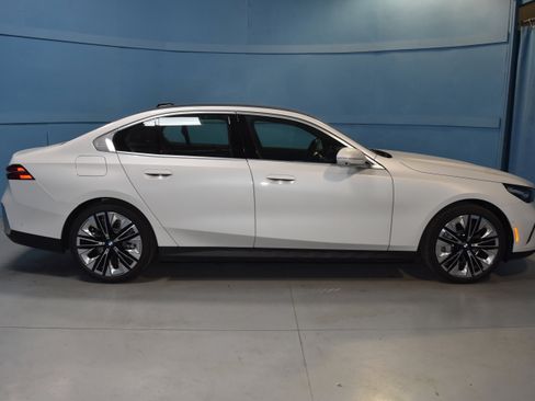 New 2026 BMW 530i xDrive w/ Executive Package image 16