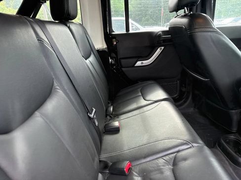 Used 2016 Jeep Wrangler Unlimited Rubicon AWD/4WD image 4