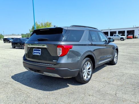 Used 2020 Ford Explorer XLT w/ Equipment Group 202A AWD/4WD image 7