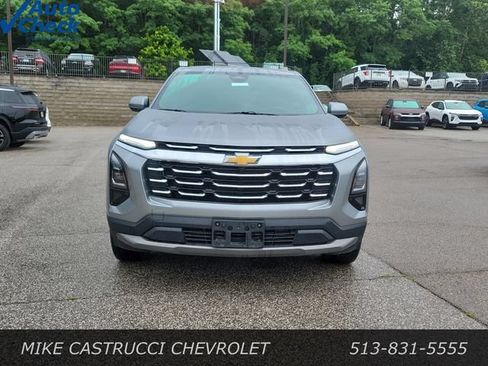 Used 2026 Chevrolet Equinox LT w/ Convenience Package II FWD image 2