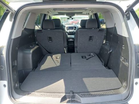 Used 2023 GMC Acadia SLE w/ Driver Convenience Package FWD image 9