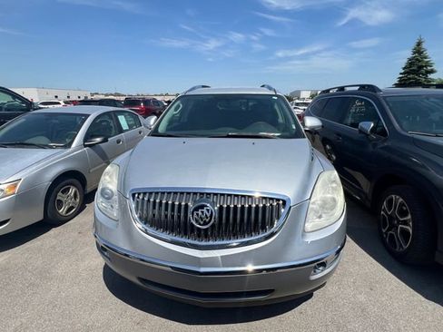 Used 2010 Buick Enclave CX w/ Driver Confidence Package FWD image 2